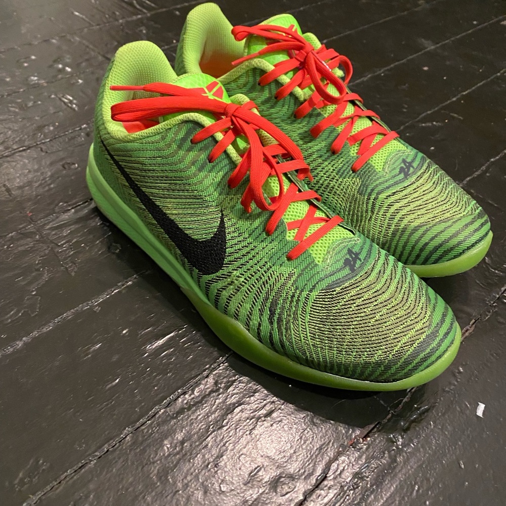 Nike Kobe Mamba Mentality 2 “Grinch” 10.5 GREAT CONDITION